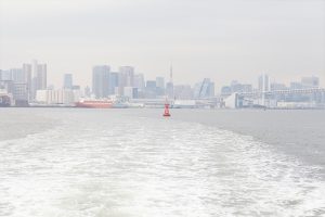 船が東京湾に出る